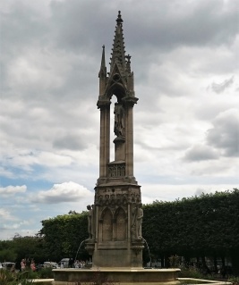 Fontaine de la Vierge - Square Jean XXIII - Notre-Dame de Paris - Arène Pokemon go
